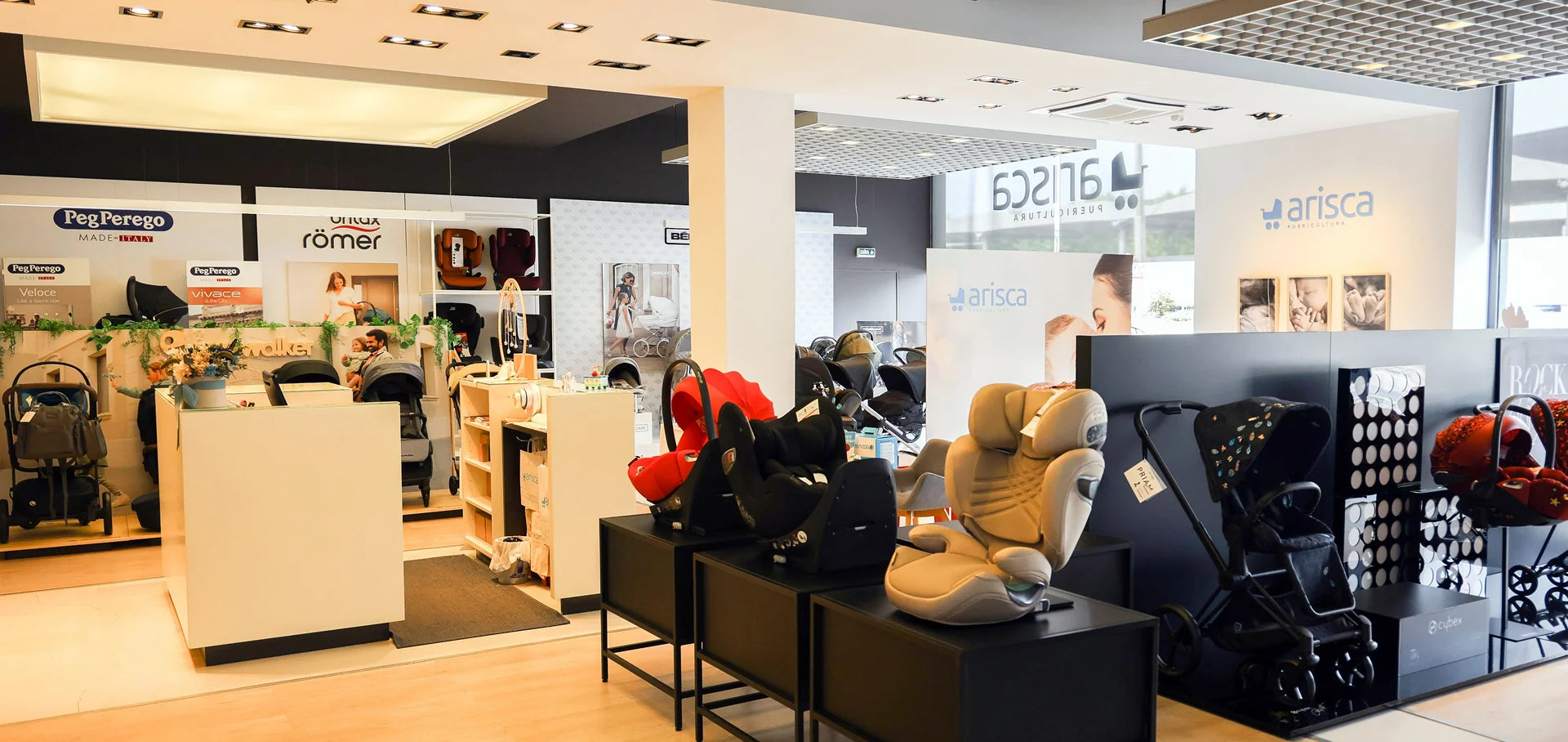 Interior da loja Arisca na Fábrica ASA, em Guimarães